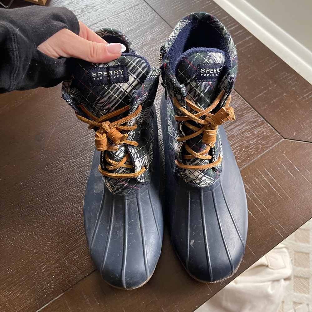 Sperry top-siders size 7